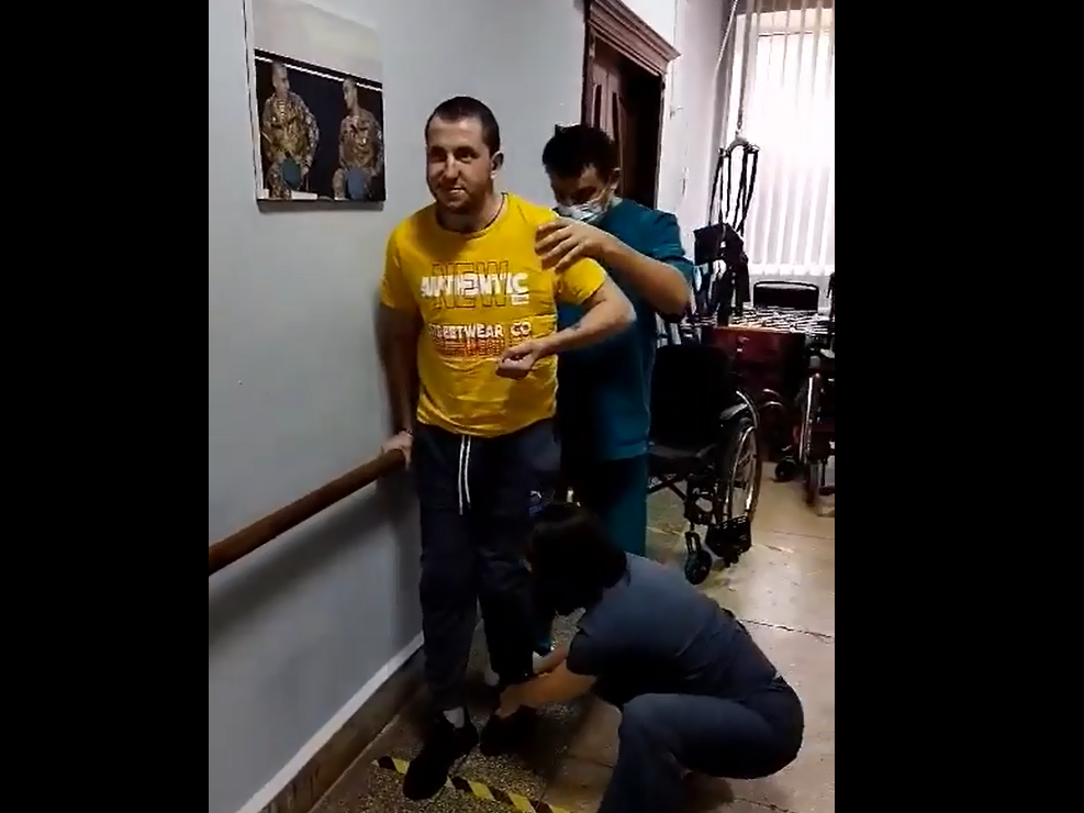Після важкого поранення боєць Андрій Дячишин зробив свої перші кроки