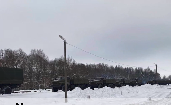 Росія перекинула до Білорусі ще пів сотні "Уралів"