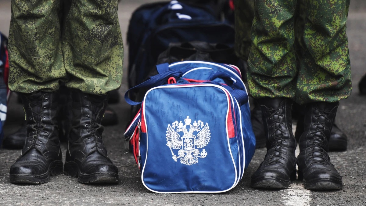 В ОРДЛО "мобілізовують" без медогляду. Від війни може врятувати лише хабар
