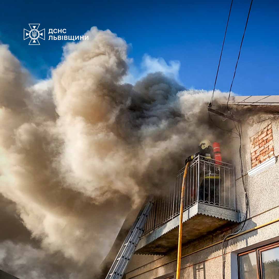На Львівщині спалахнув житловий будинок