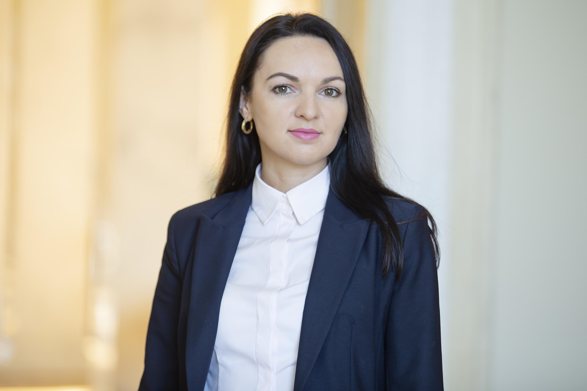 Поки дружина в Раді, чоловік купує квартири: декларації нардепки зі Львівщини за 2025 рік