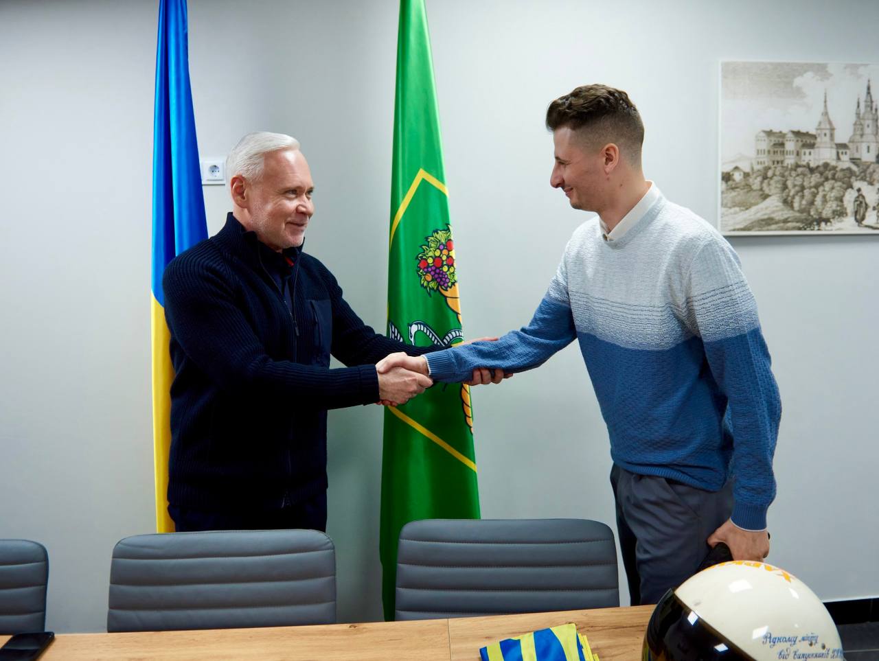Стало відомо, ким виявився чоловік, якого вдарив військовий з ТЦК у Харкові