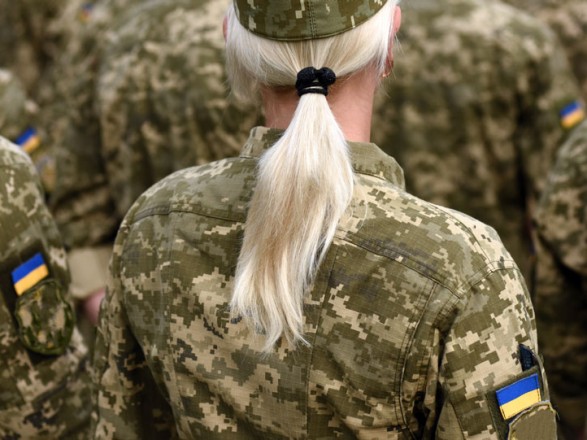 Військовозобов'язаним жінкам обмежать виїзд за кордон: кого це стосується