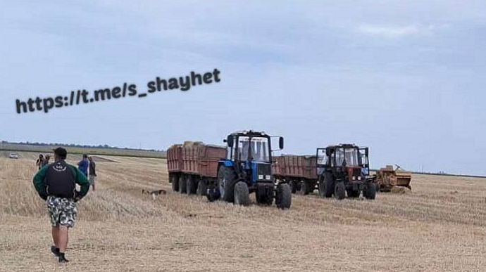 На Миколаївщині трактористи підірвалися на касетному снаряді. Один загинув на місці