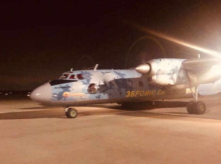 В Україну прилетіли "птахи" зі Стінгерами та боєприпасами від Латвії