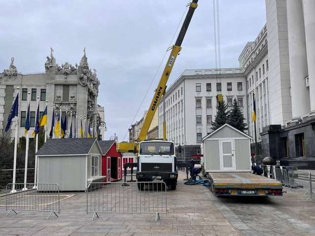 Путч не відбувся, буде ярмарок. На Банковій готуються до свята