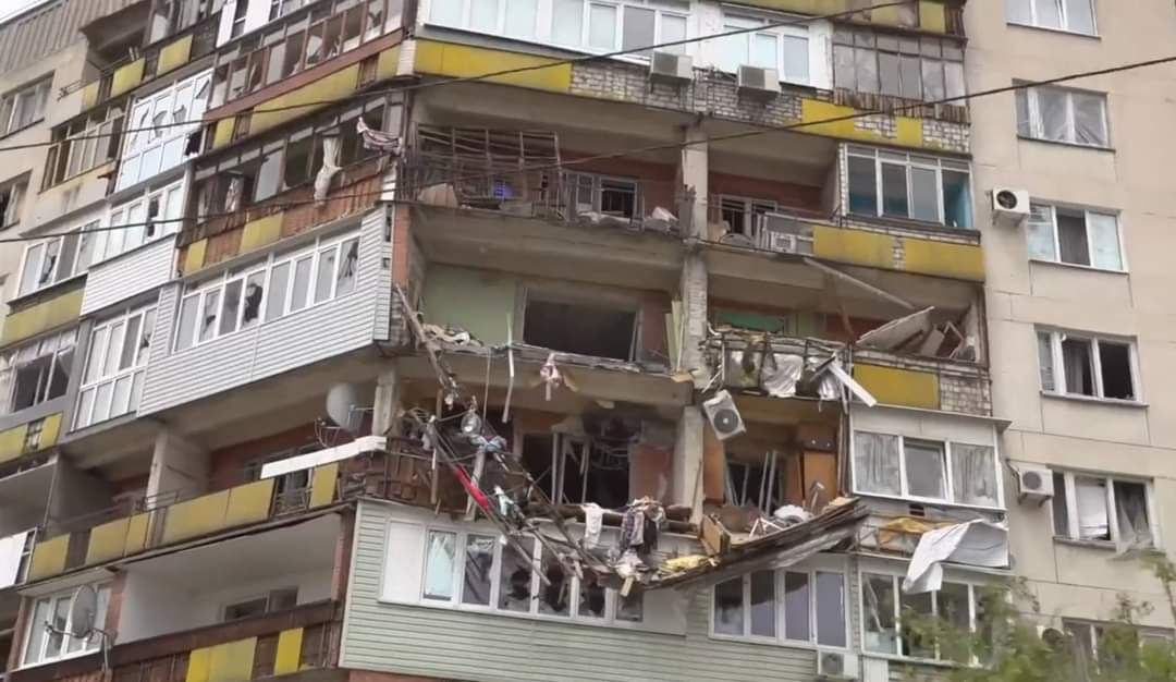Убили 6 людей, зруйнували більше 50 будинків. Окупанти обстріляли Луганщину