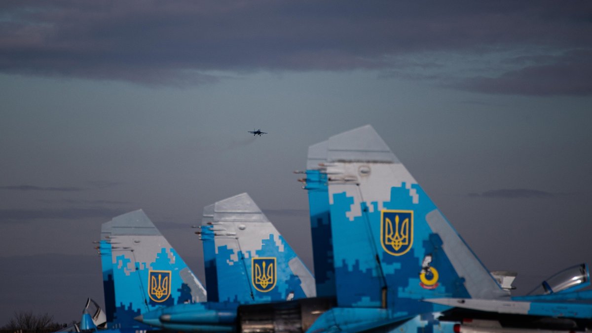 Українська авіація вдарила по складах з паливом і боєприпасами росіян