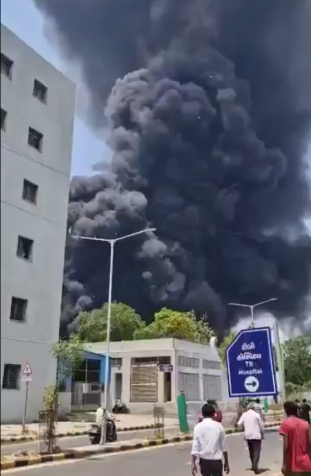 В Індії розбився літак із 130 пасажирами на борту (ВІДЕО)