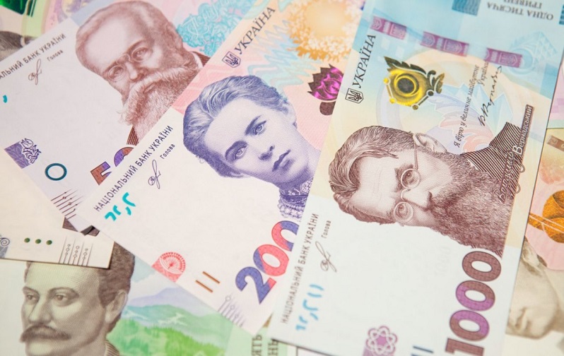 Відсьогодні важливі фінансові зміни чекають на українців вдома і за кордоном