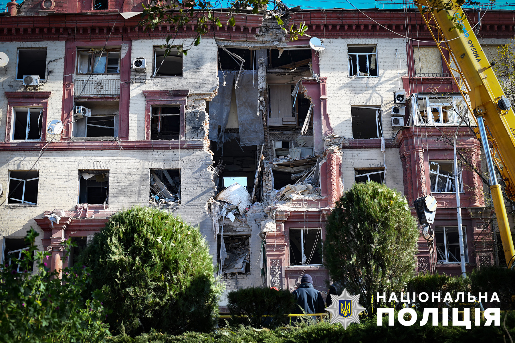 Кількість жертв у Запоріжжі зросла. Поліція показала відео удару по багатоповерхівці