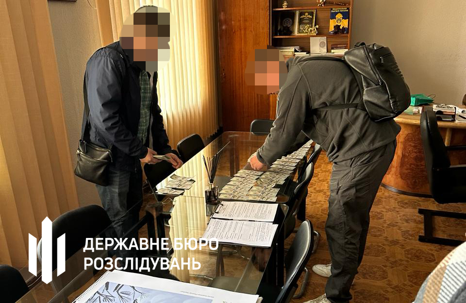 На Дніпропетровщині мера та секретеря ради судитимуть за хабар