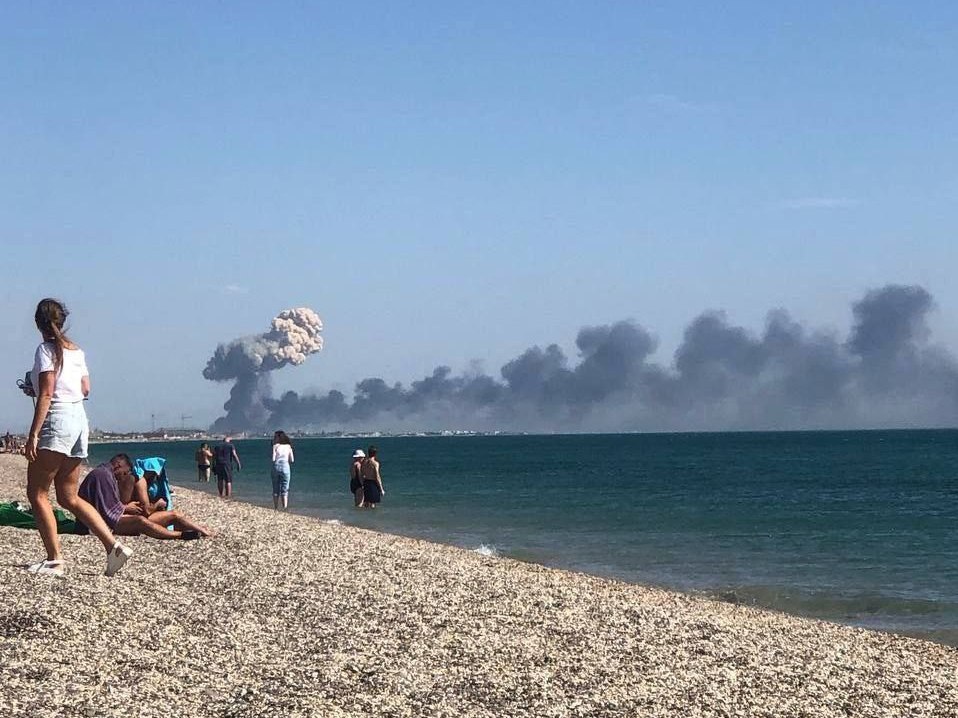 В окупованому Криму вибухи в районі військового аеродрому: Путін оголосив надзвичайний стан. Оновлено