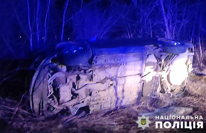 На Львівщині авто злетіло в кювет: госпіталізували дитину, 17-річну дівчину і молоду жінку