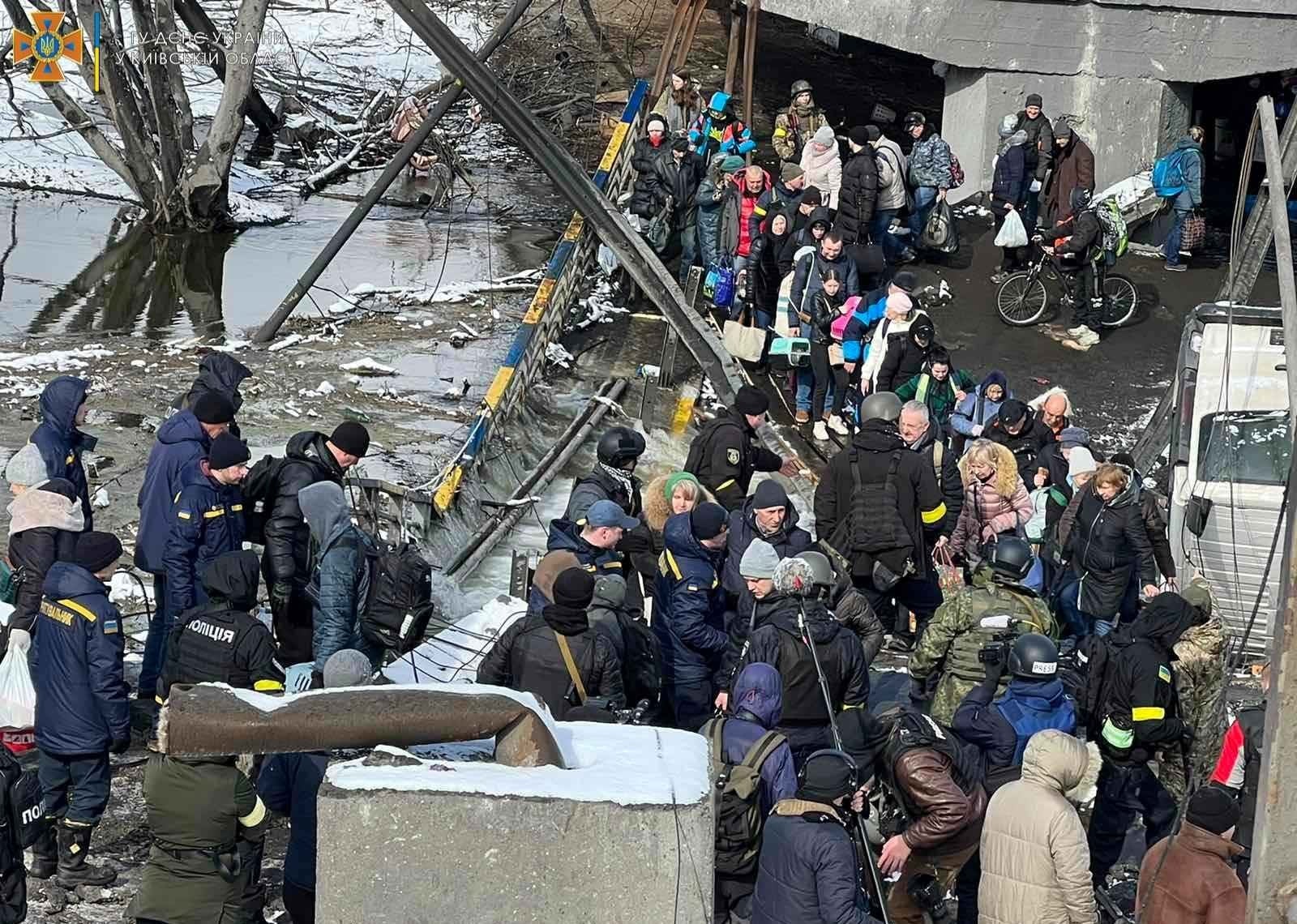 З Ірпеня до Києва евакуювали вже майже 3 тисячі людей