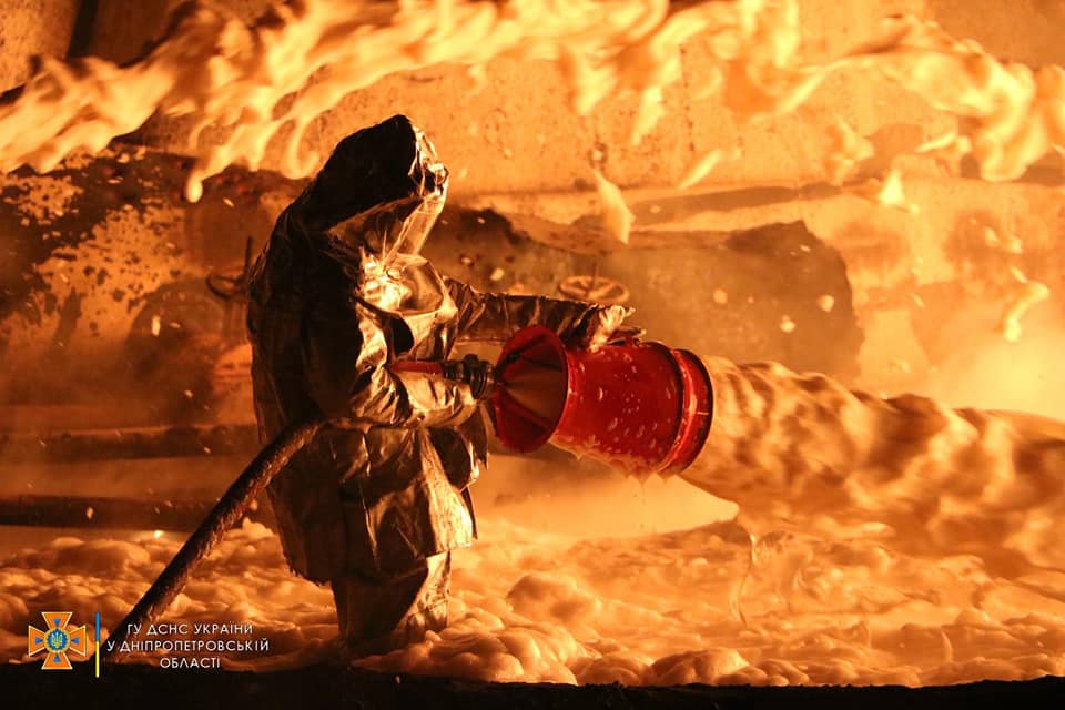 Через ракетну атаку на Дніпропетровщині горів завод