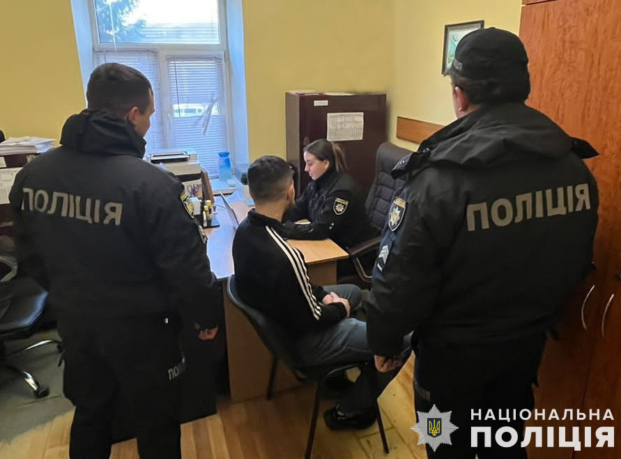 Львів’янина судитимуть за торгівлю бойовими гранатами