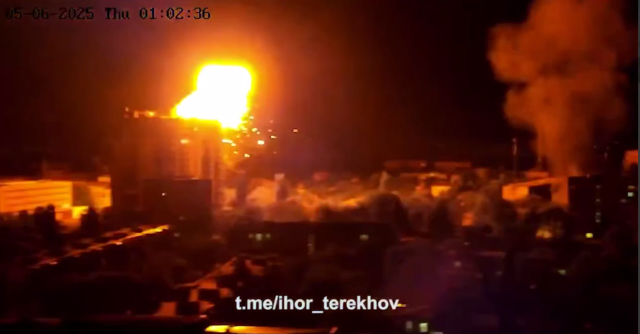 З'явилося відео російської атаки по житловим будинкам у Харкові