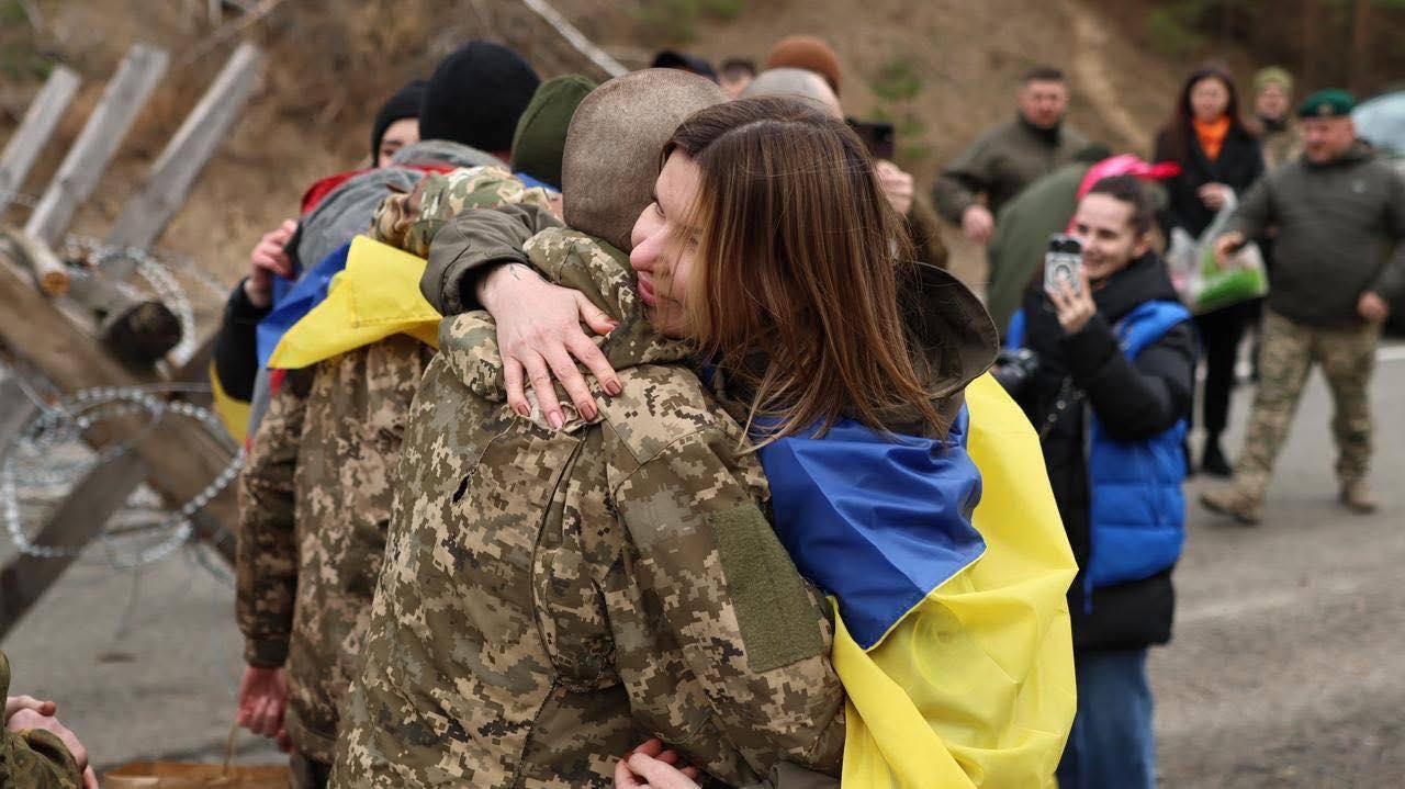 Один із найбільших обмінів: з полону повернулись 70 захисників львівської бригади імені короля Данила