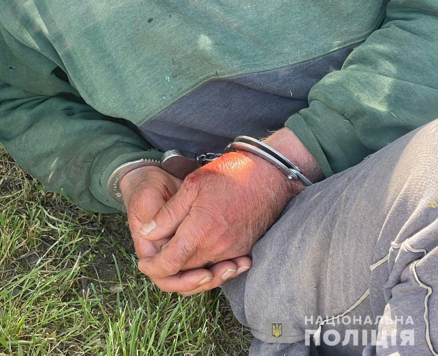 На Одещині 73-річний чоловік відкрив стрілянину по поліцейських