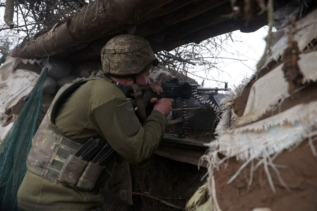 Ворог продовжує наступ на трьох напрямках. Генштаб