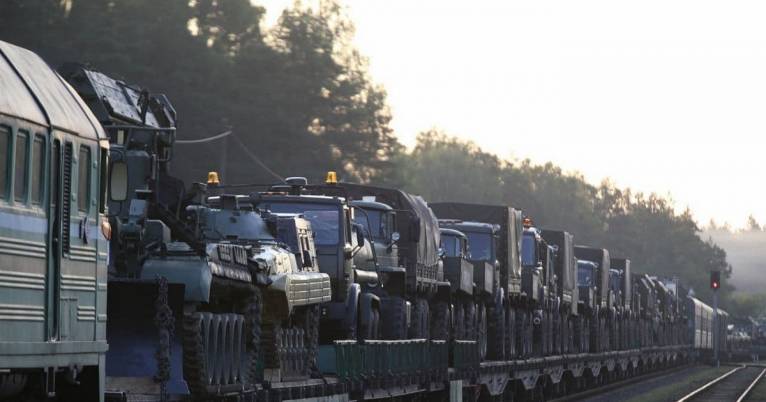 У Білорусь прибули перші ешелони з росіянами в рамках спільного розгортання військ