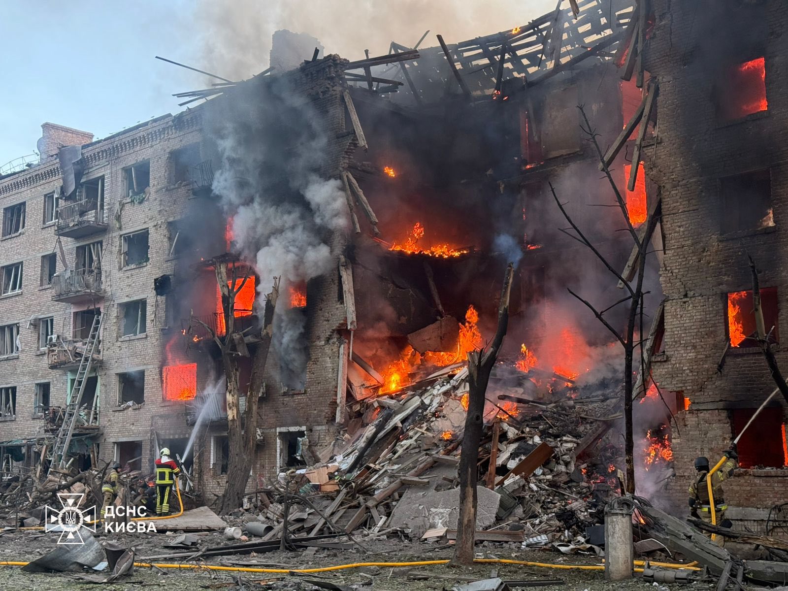У мережі показали перші хвилини після масованої атаки РФ на Київ з бодікамер патрульних