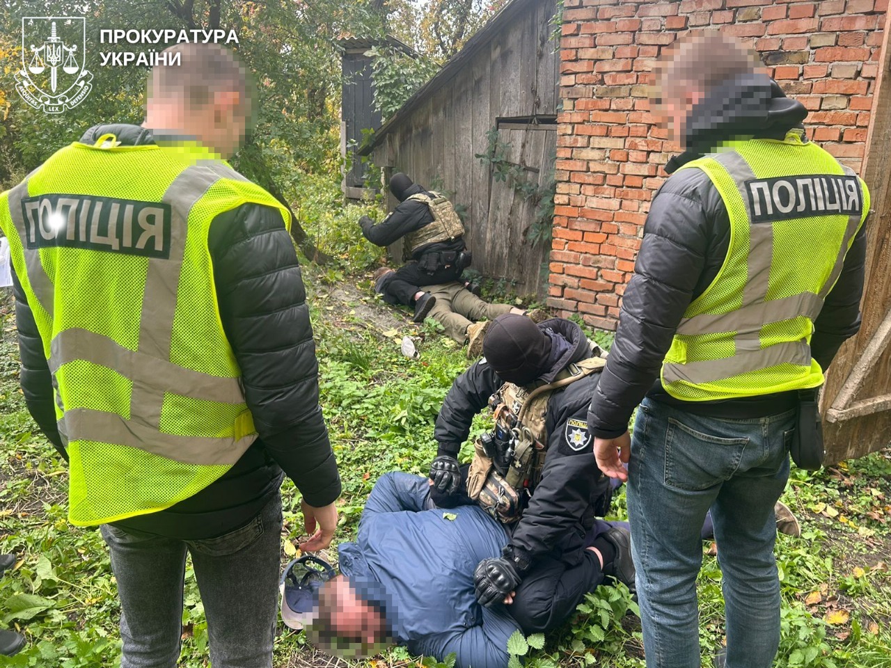 На Рівненщині викрили «канабісову ферму»: у закинутій хаті знайшли майже 200 кілограмів трави
