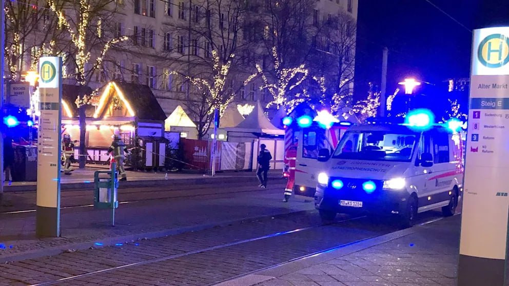 Автомобіль в’їхав у натовп на Різдвяному ярмарку: 20 постраждалих у Німеччині (відео)