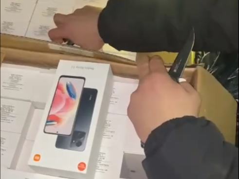 Львів’янка намагалась провезти через кордон понад 200 контрабандних телефонів