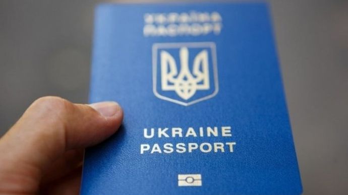 З 1 вересня виїжджати за кордон дозволили деяким чоловікам призовного віку