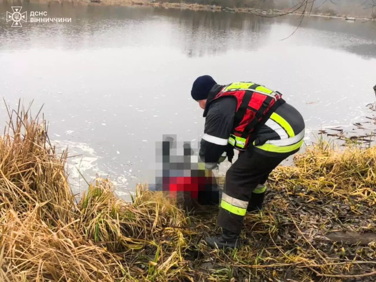 На Вінниччині з Південного Бугу дістали тіло чоловіка: поліція з'ясовує обставини