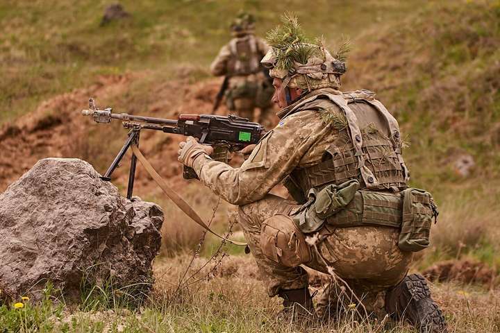 На Донбасі бойовики стріляли з гранатометів і стрілецької зброї
