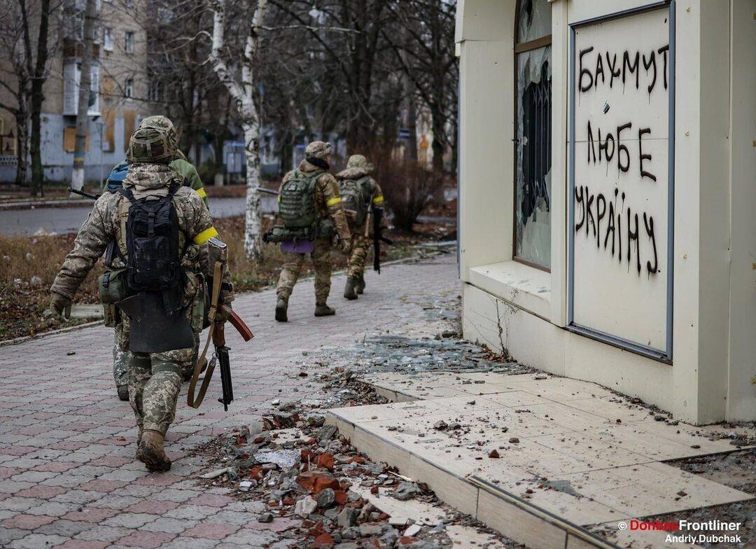 Естонська розвідка передбачає вихід ЗСУ з Бахмута. Зеленський заперечив