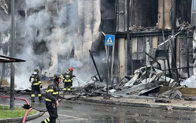 В Італії в будівлю врізався літак: є жертви