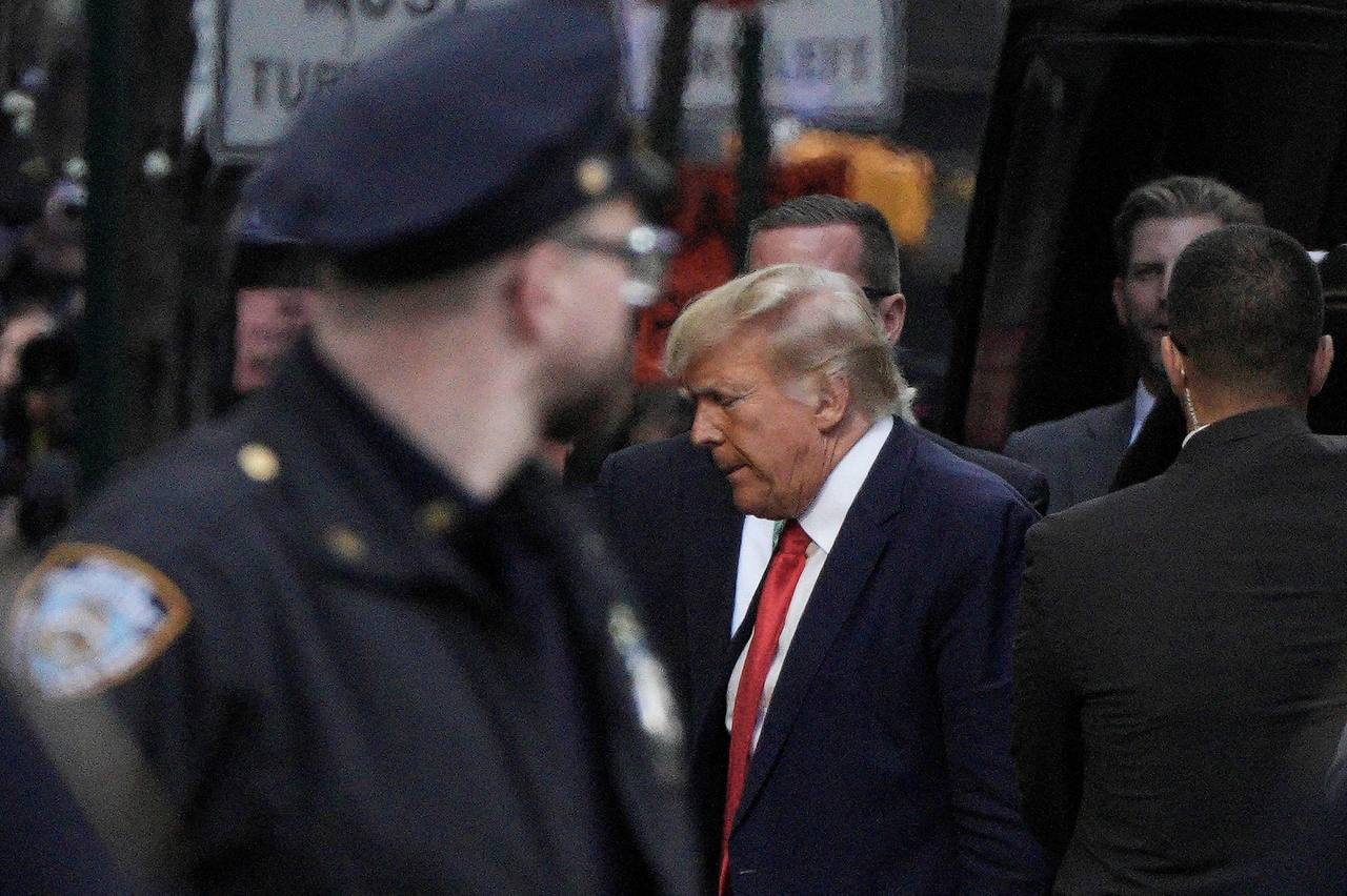 Трамп прибув на суд у Нью-Йорку. Його відразу заарештували