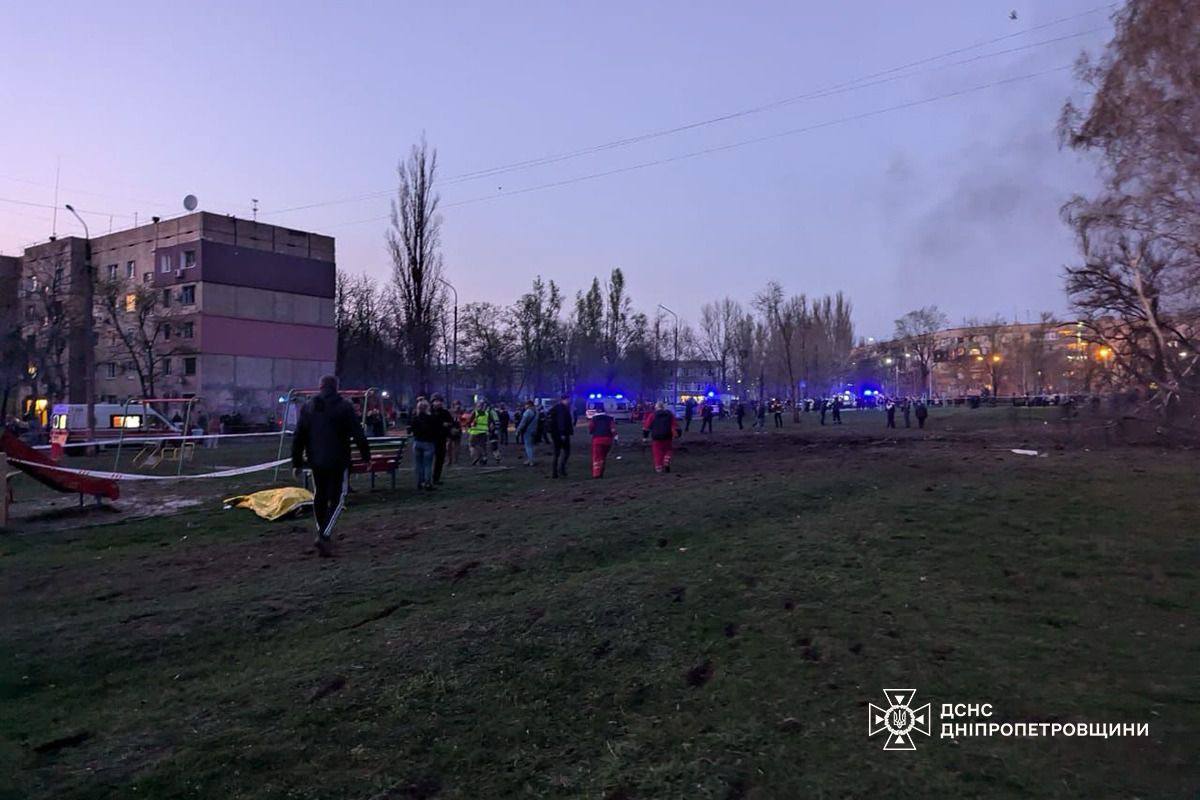 Поліція оприлюднила моторошне відео перших хвилин після удару по Кривому Розі