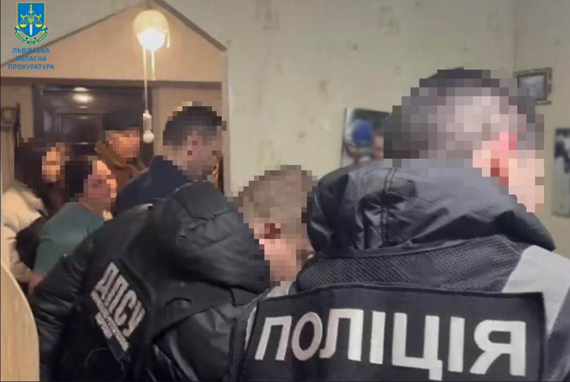 Мешканка Львівщини організовувала нелегальний виїзд за кордон чоловіка призовного віку