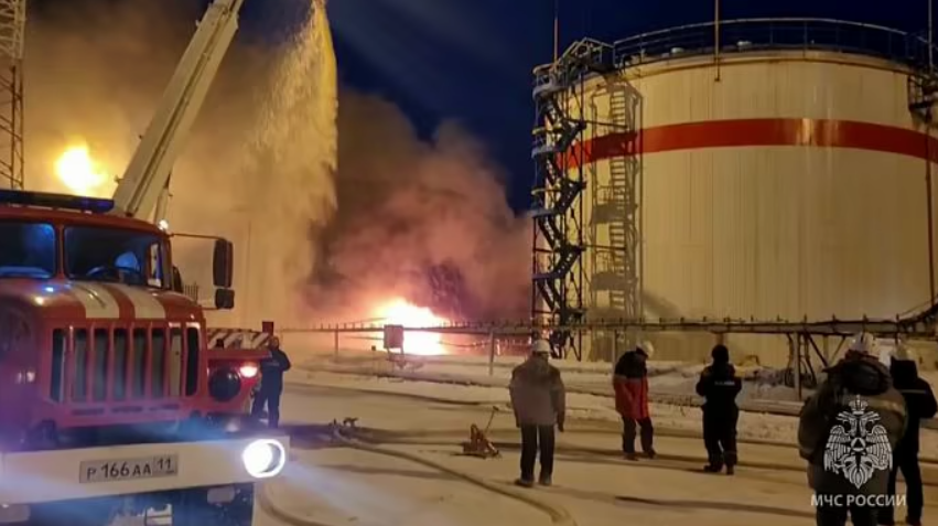 Горить-палає: «бавовна» сталася на двох російських нафтобазах