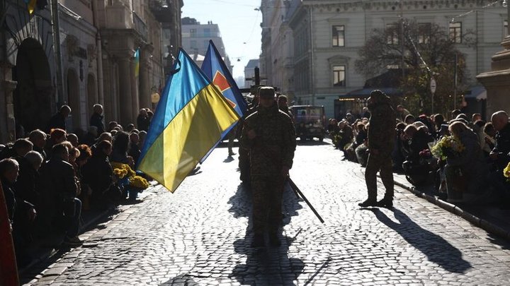 Біль не вщухає: Львівщина сьогодні проводжає в останню путь чотирьох полеглих Захисників