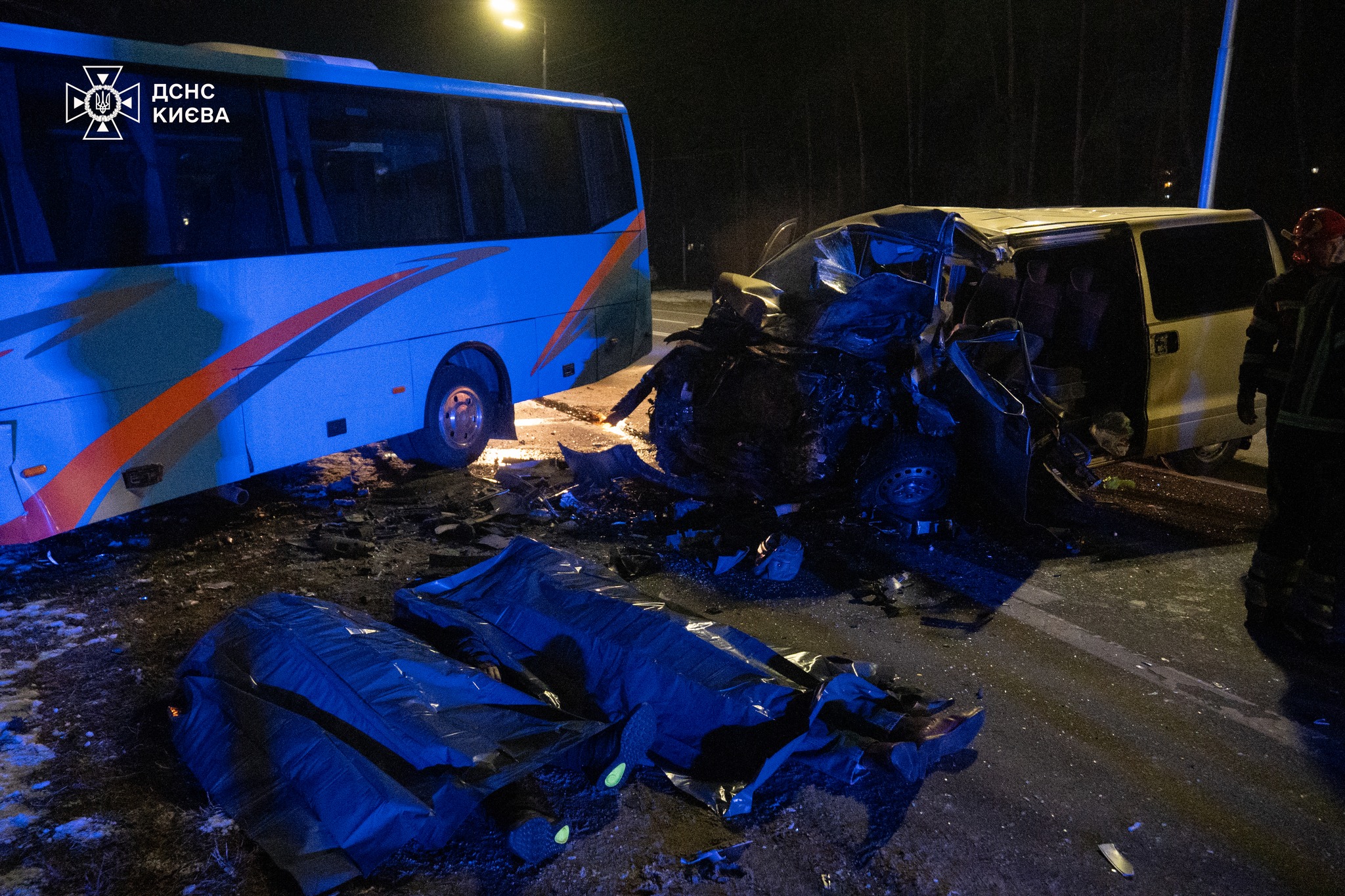 Страшна ДТП у Києві на Столичному шосе: двоє загиблих, серед постраждалих — діти (фото)