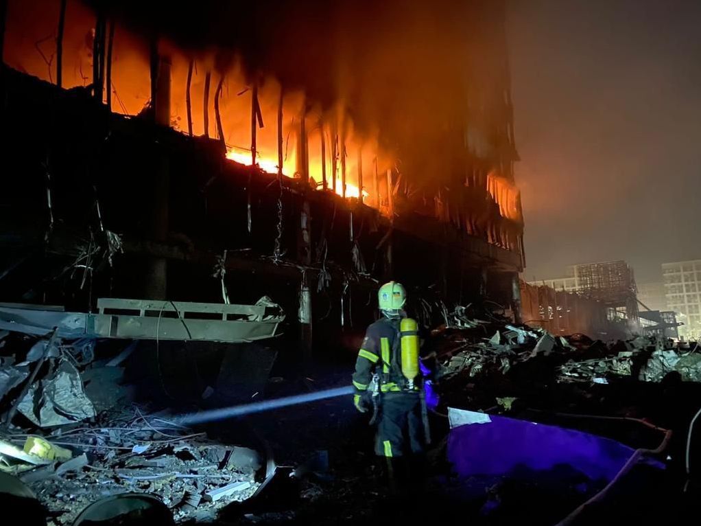 Ракетний обстріл Подільського району в Києві: масштабні руйнування та вісім загиблих