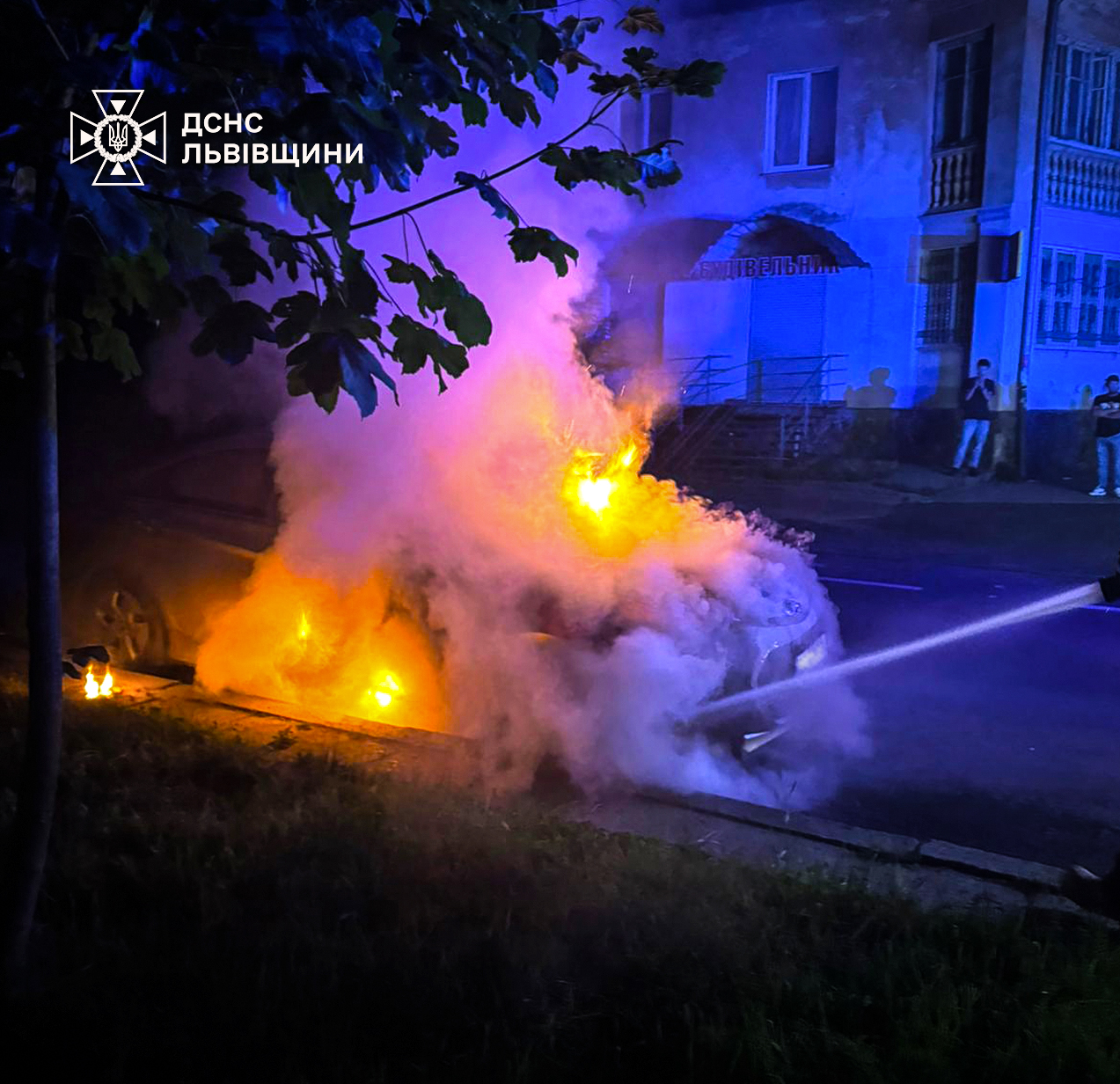 Уночі на одній з вулиць Львова горів автомобіль
