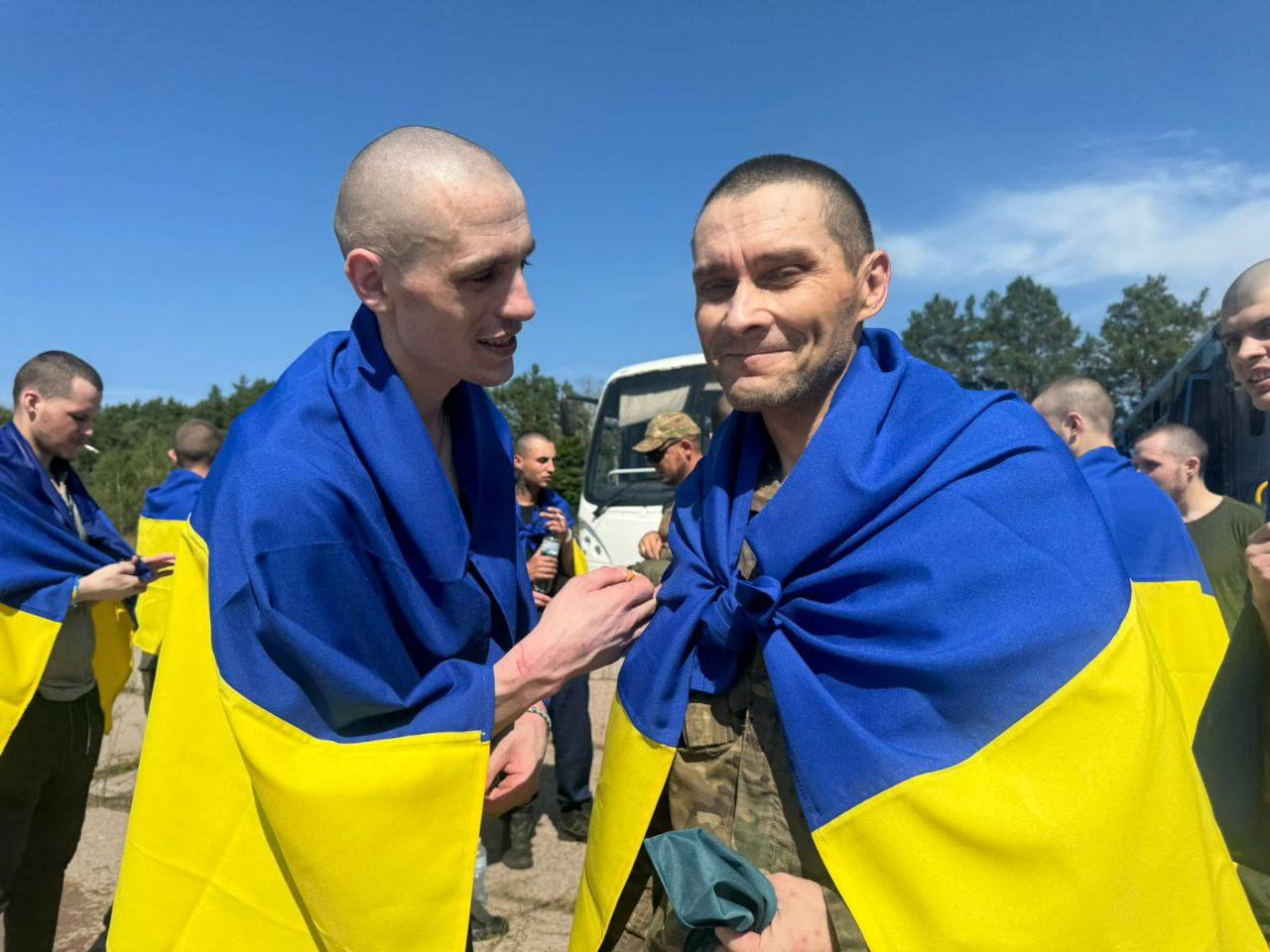 Звільнені з полону захисники привітали українців з Днем Незалежності