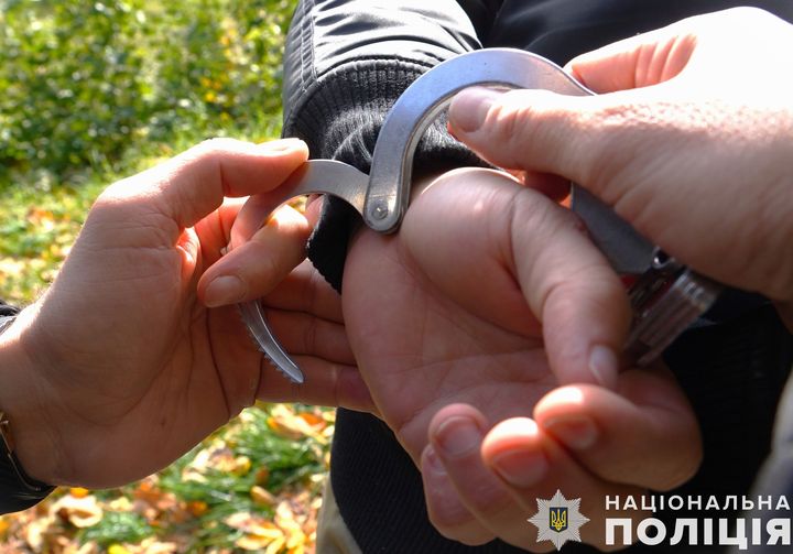 На Львівщині чоловік жорстоко побив свою сестру: жінка перебуває у реанімації