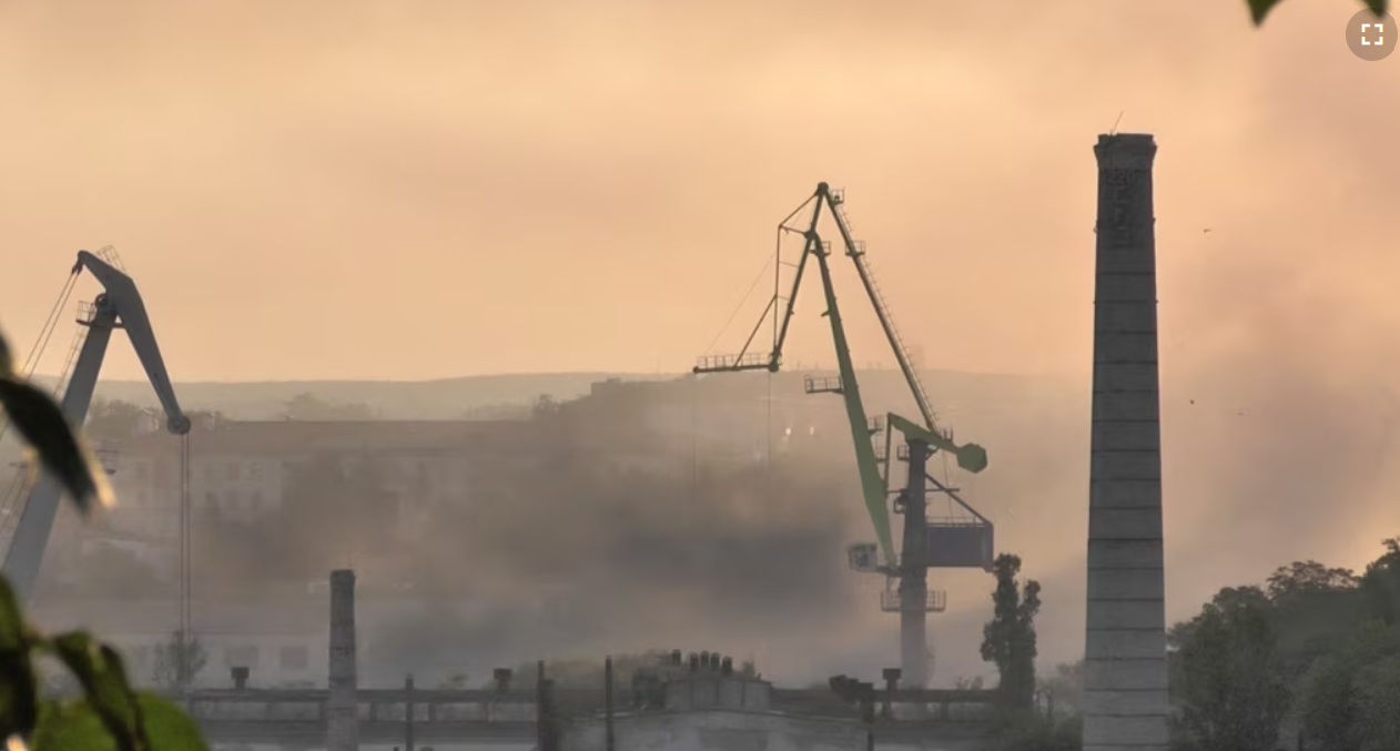 У Севастополі - гучно. Окупанти кажуть про ракетний удар по штабу Чорноморського флоту РФ