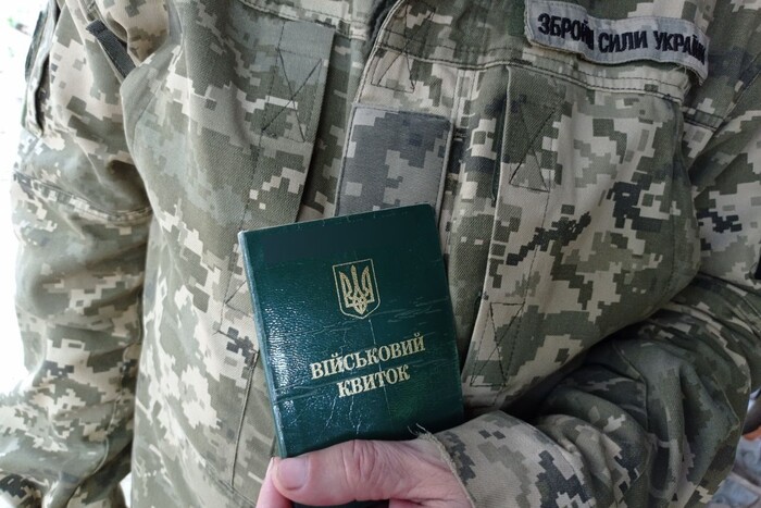 МЗС дало ще одне роз’яснення для чоловіків за кордоном