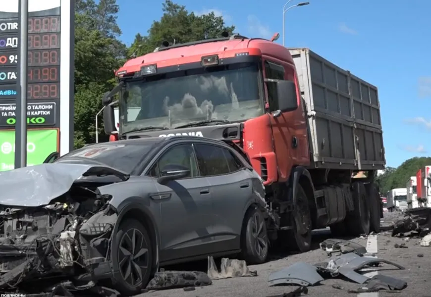 На Львівському шоссе у Вінниці зіткнулися одразу сім автомобілів
