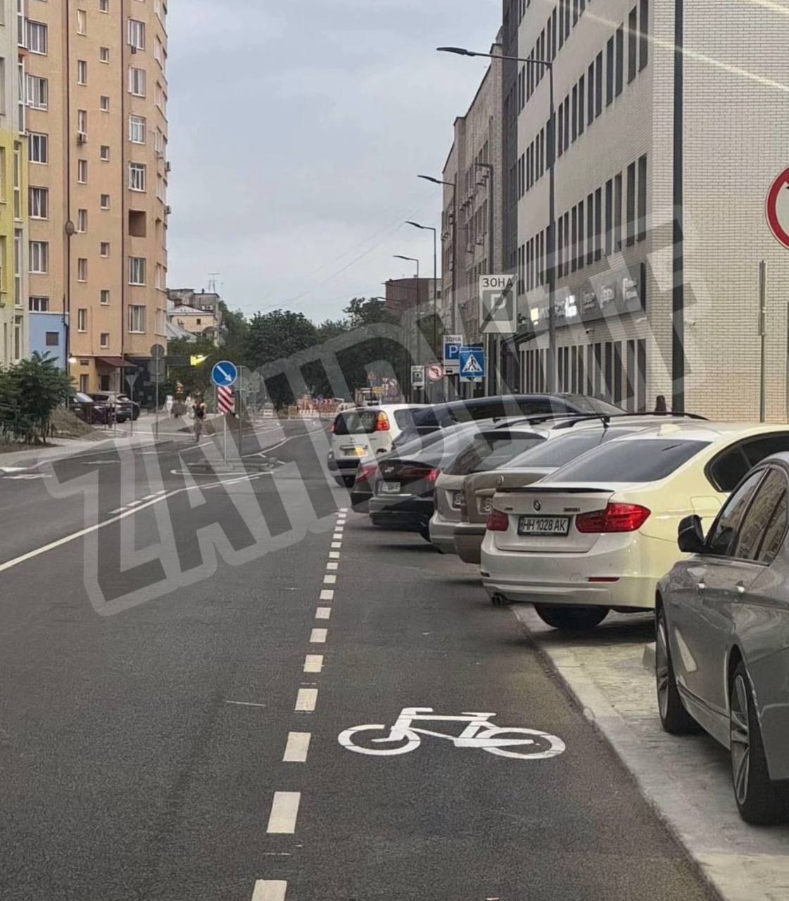 У Львові евакуатор забиратиме неправильно припарковані авто на одній вулиць: термінове попередження