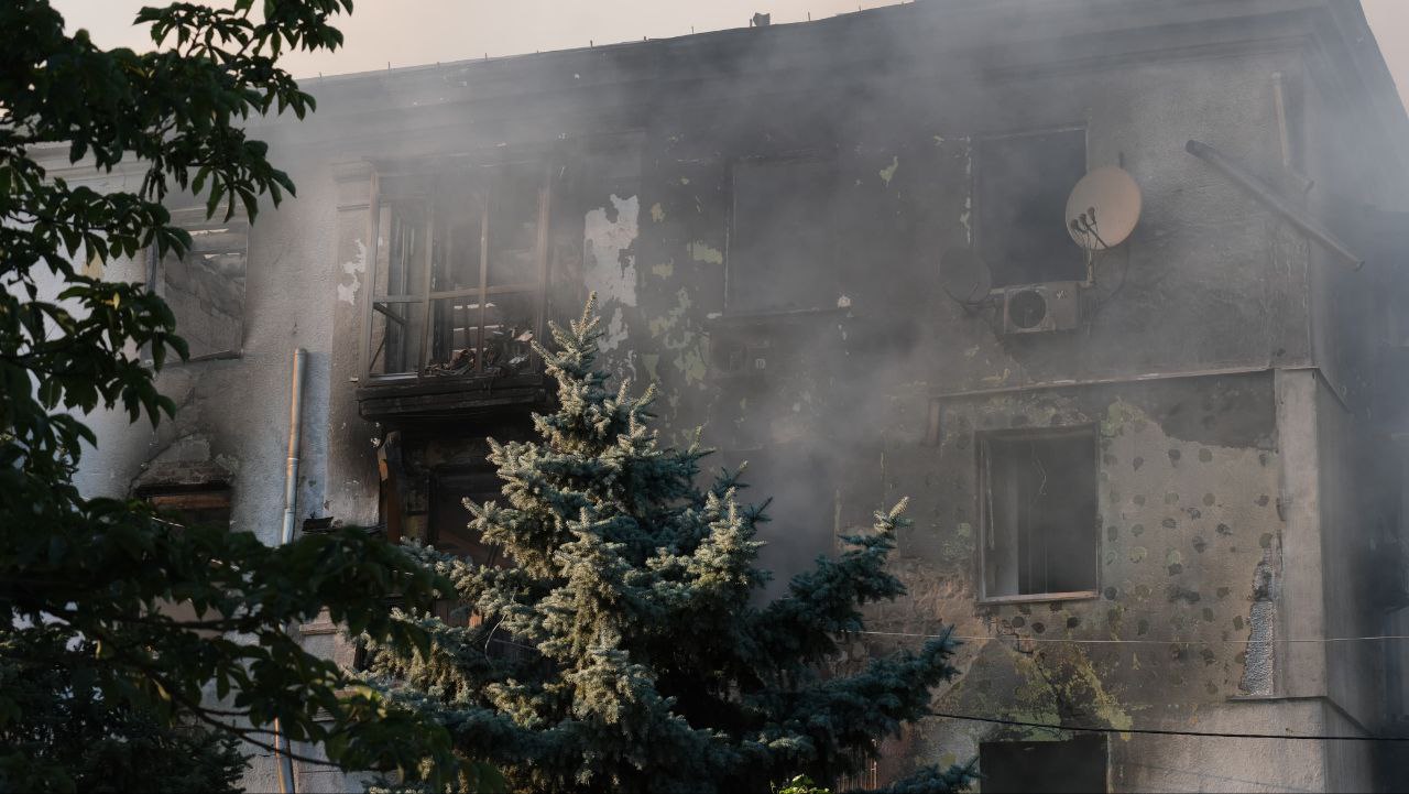 Росіяни вдарили по Краматорську на Донеччині: є загиблі, під завалами можуть перебувати люди (фото)